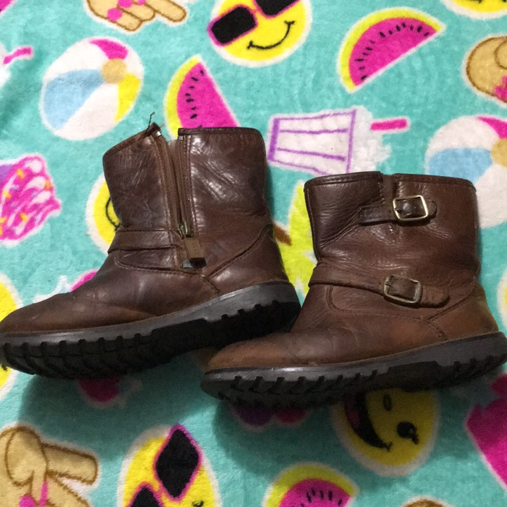 Distressed looking Ugg boots sz 10 girls